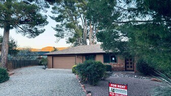 240 Canyon Diablo Rd in Sedona, AZ - Building Photo