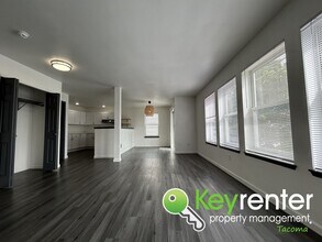 613 S 27th St in Tacoma, WA - Building Photo - Building Photo