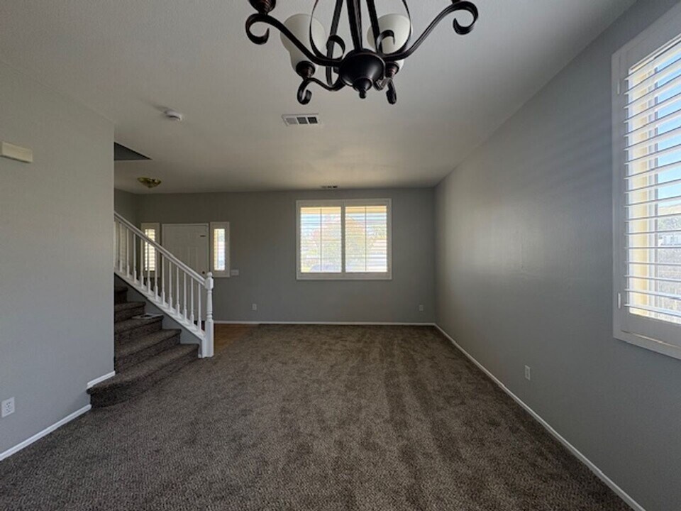 2726 S Erin Way in San Bernardino, CA - Building Photo