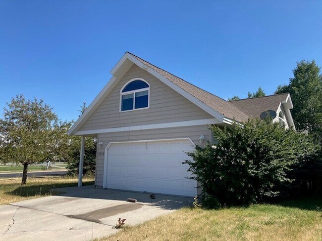 property at 2512 Daisy Dr