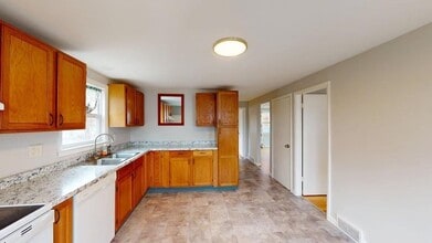 97 Linton St in Nashua, NH - Building Photo - Building Photo