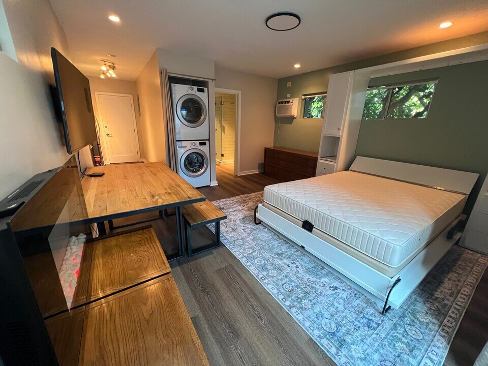 835 N Kenter Ave in Los Angeles, CA - Building Photo