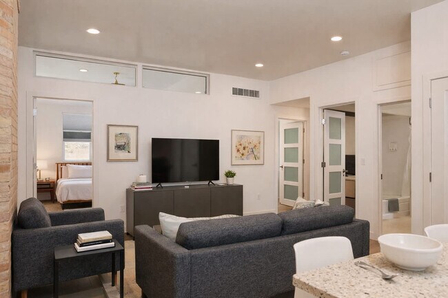 125 W Wisconsin Ave, Unit SI ID1318207P in Neenah, WI - Building Photo - Building Photo