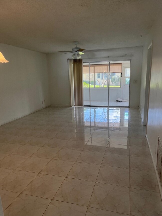 321 Cape Cod Cir in Greenacres, FL - Building Photo - Building Photo