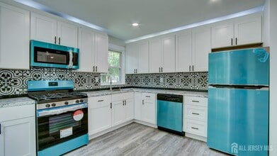 267 Constitution Cir in North Brunswick, NJ - Building Photo - Building Photo