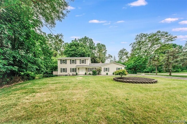 21993 Riverview Dr in Beverly Hills, MI - Building Photo - Building Photo