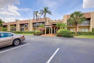 4657 Fountains Dr S in Greenacres, FL - Building Photo