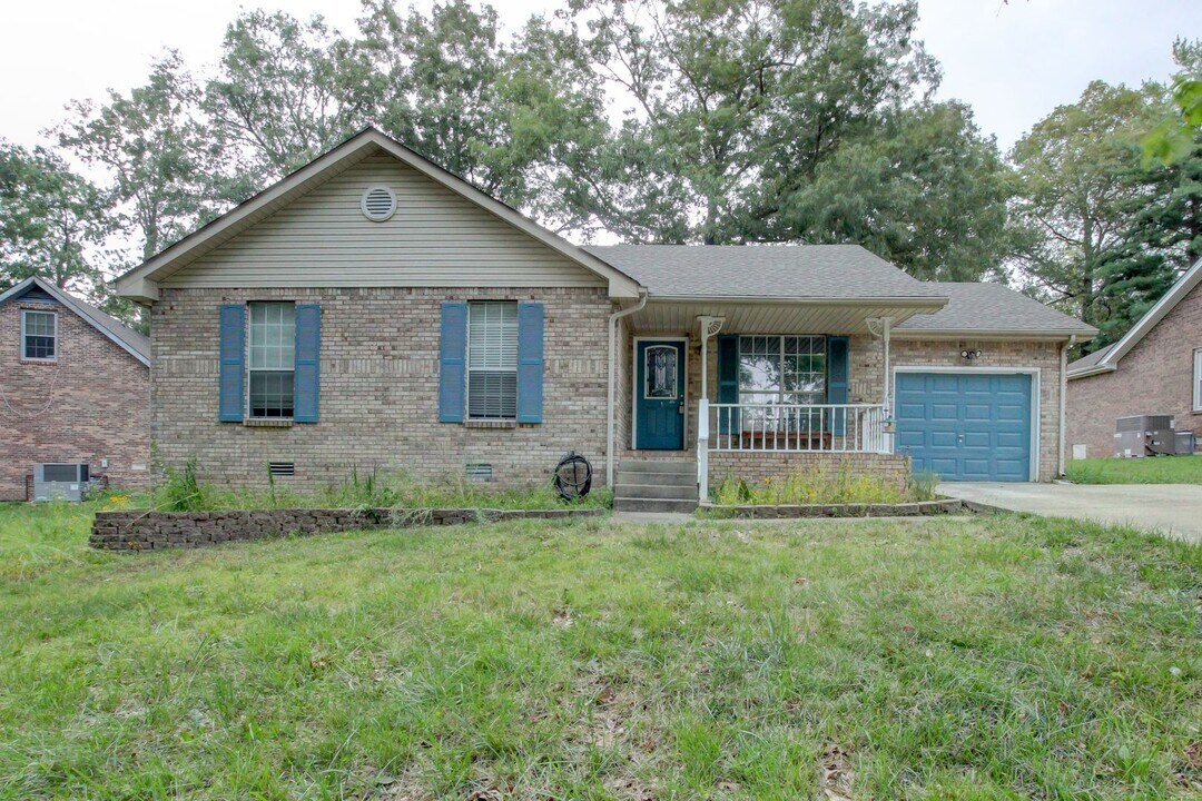 229 Millstone Cir in Clarksville, TN - Building Photo