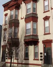3229 7th Ave, Unit 2 Second Floor Apartment in Troy, NY - Foto de edificio - Building Photo