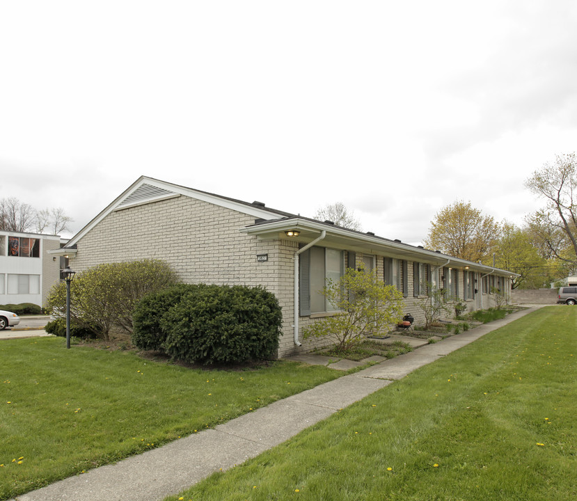 Devon Road in Royal Oak, MI - Building Photo