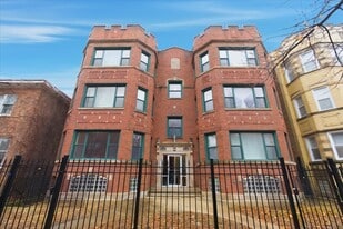 7748 S Yates Blvd in Chicago, IL - Building Photo