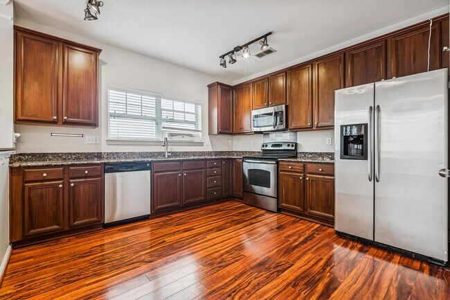 522 Knolls Dr in Newport News, VA - Building Photo - Building Photo