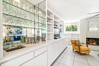 215 Desert Lakes Dr in Palm Springs, CA - Building Photo - Building Photo