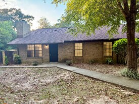 9345 Chisholm Rd in Pensacola, FL - Building Photo