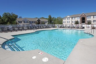 Alexandria Park Apartment Homes in High Point, NC - Foto de edificio - Building Photo