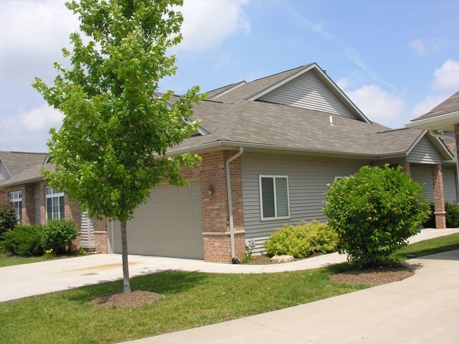 66 Notting Hill Ln in Iowa City, IA - Building Photo - Building Photo