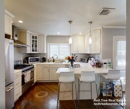 329 W 4th St in Boston, MA - Foto de edificio - Building Photo