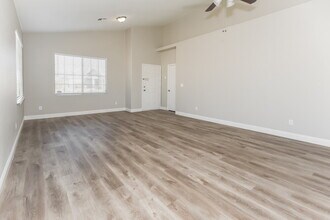 2519 Hollow Oak Ave in North Las Vegas, NV - Foto de edificio - Building Photo