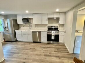 206 Concord St in Newton, MA - Building Photo - Building Photo