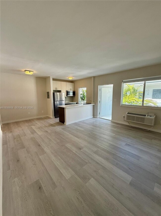 1525 Michigan Ave in Miami Beach, FL - Building Photo - Building Photo