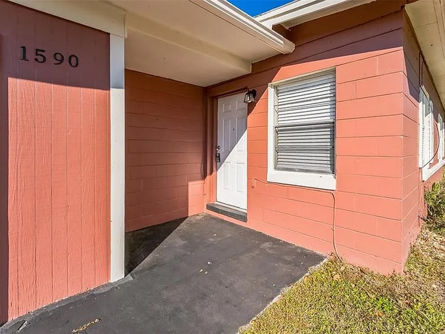 1590 Hilldale Rd in Titusville, FL - Foto de edificio - Building Photo