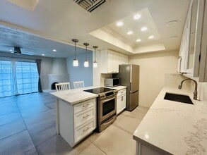 7557 N Dreamy Draw Dr, Unit 156 in Phoenix, AZ - Building Photo - Building Photo