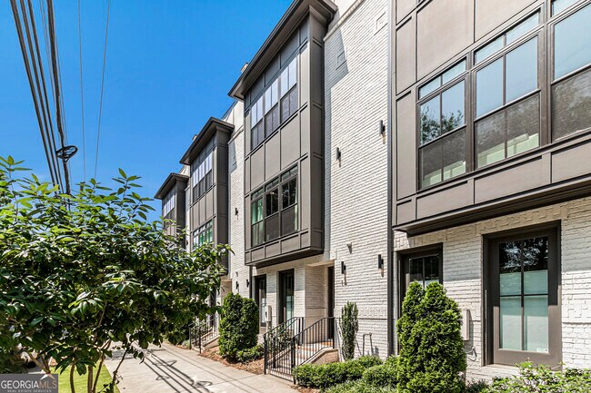 574 Boulevard Pl NE in Atlanta, GA - Foto de edificio - Building Photo