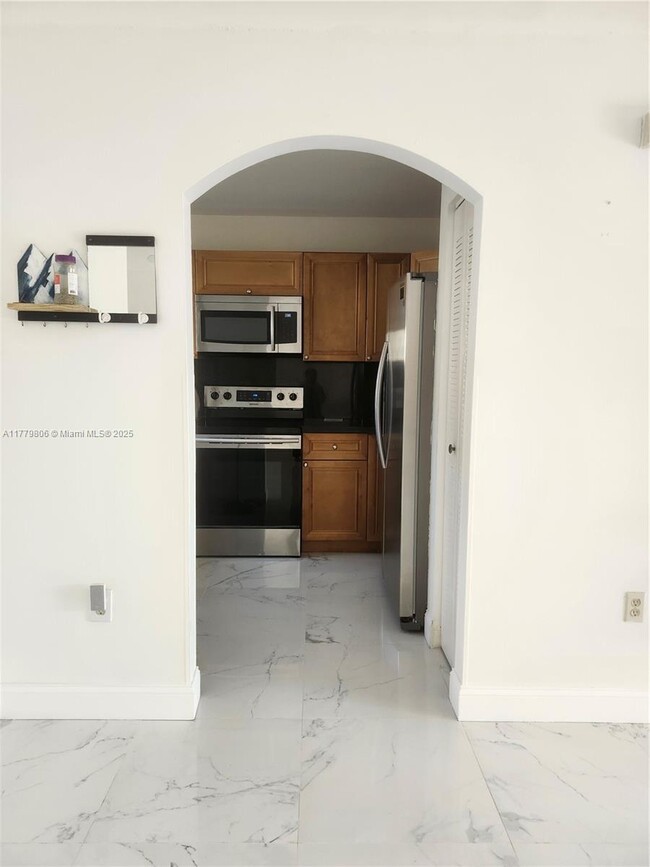312 NW 114th Ave in Miami, FL - Building Photo - Building Photo