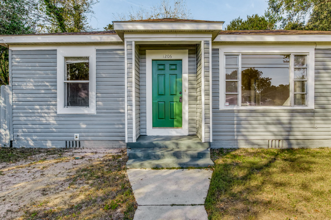 1206 Dexter Ave in Pensacola, FL - Foto de edificio - Building Photo