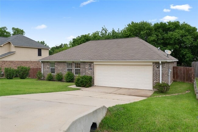 12502 Hackberry Dr in Willis, TX - Building Photo - Building Photo
