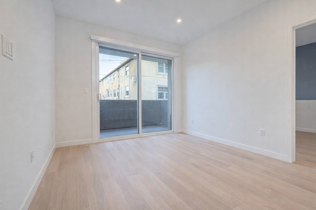 5851 W 88th St, Unit 118-88 in Los Angeles, CA - Building Photo - Building Photo