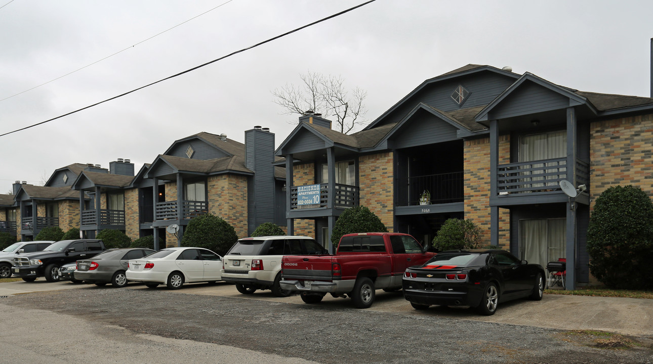 Hacienda Apartments in Beaumont, TX - Foto de edificio