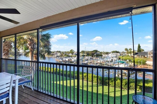 622 Yardarm Dr in Apollo Beach, FL - Building Photo - Building Photo