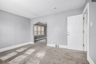 16224 Kentucky St, Unit Top 2 in Detroit, MI - Foto de edificio - Building Photo