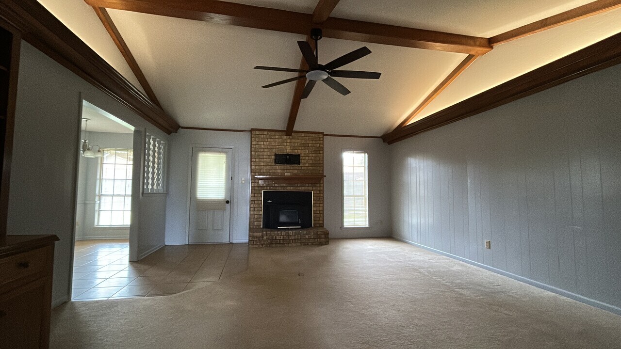 1412 Woodbridge Dr in Tyler, TX - Building Photo