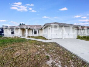 4304 12th St W in Lehigh Acres, FL - Building Photo - Building Photo