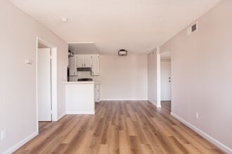 11817 Victory Blvd in North Hollywood, CA - Building Photo - Building Photo