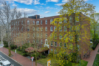 Foxcroft Manor in Cambridge, MA - Foto de edificio - Building Photo