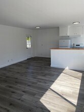 1240 Manhattan Beach Blvd, Unit A in Manhattan Beach, CA - Foto de edificio - Building Photo