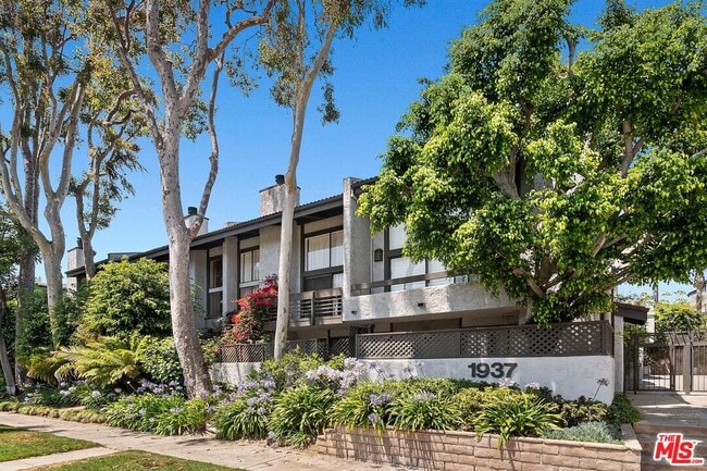 1937 S Beverly Glen Blvd in Los Angeles, CA - Building Photo - Building Photo