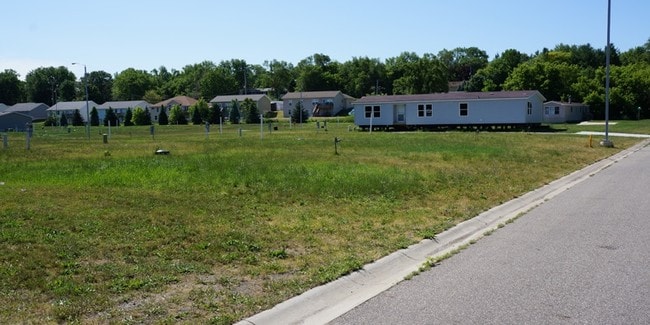 Thunderbird Village in Springfield, MI - Foto de edificio - Building Photo