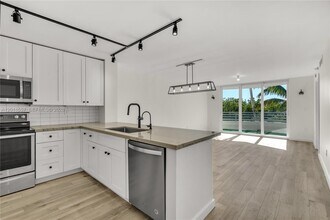 1401 Bay Rd in Miami Beach, FL - Building Photo - Building Photo