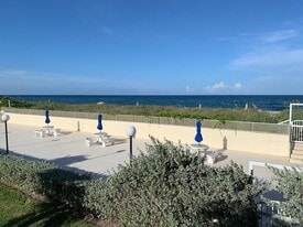 2565 S Ocean Blvd, Unit 2060 in Palm Beach, FL - Building Photo
