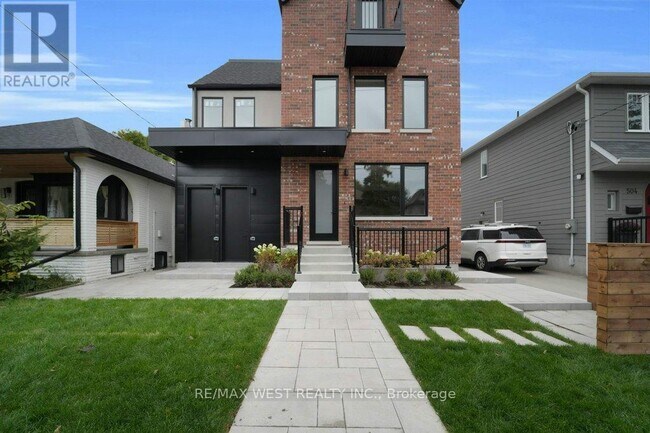 502 Atlas Ave in Toronto, ON - Building Photo - Building Photo