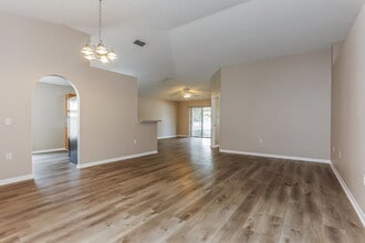 98 Reeding Ridge Dr E in Jacksonville, FL - Building Photo - Building Photo