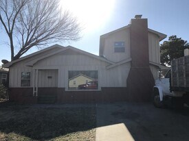 205 W 34th St in Shawnee, OK - Building Photo