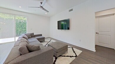 6747 Rhea Ct in Los Angeles, CA - Building Photo - Building Photo