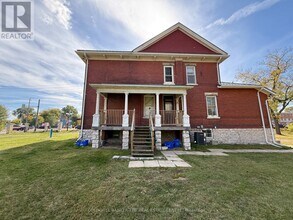 415 Davis Dr in Newmarket, ON - Building Photo - Building Photo