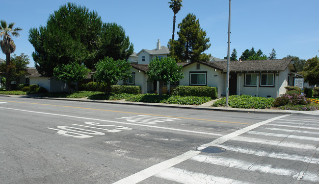 Marina Vista Triplexes in Santa Clara, CA - Foto de edificio - Building Photo