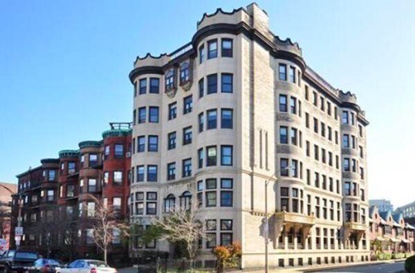 857 Beacon St in Boston, MA - Building Photo